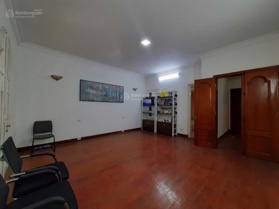 Biệt Thự Sân Vườn Cầu Giấy - Vị Trí Đẹp, Đầu Cầu Giấy. * Dt 185 m2 - 10m mặt tiền - 35 tỷ5.