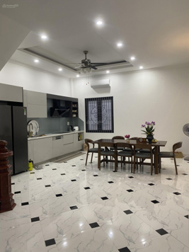 BÁN GẤP NHÀ PHỐ GIANG BIÊN, dt: 100m2 x 5 tầng thang máy, nhỉnh 16tỷ. NGÕ THÔNG XE TẢI, GIÁ ĐẦU TƯ