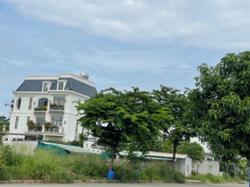 Chủ bán gấp 3 lô biệt thự đẹp 300m2 khu đô thị Bình Nguyên, xây tự do hướng Nam ngay ĐHQG