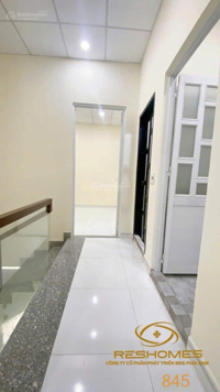 Cho thuê nhà 1 trệt 1 lầu. DTSD 90m2. 2PN 2VS. Đậu oto trước nhà. Gần bệnh viện y học cổ truyền