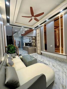Chỉ việc xách vali vào ở, nhà full nội thất cao cấp. NHÀ 2 tầng 2 mê đúc, kiệt ô tô