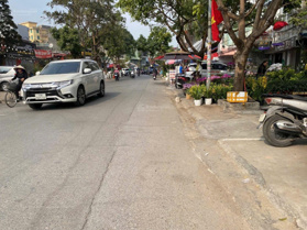 Lô đất mặt đường Hoàng Minh Thảo. Vị trí kinh doanh tốt, vỉa hè rộng