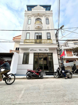 Siêu phẩm đón Tết nhà 4 tầng xây mới độc lập mặt ngõ ô tô 16 chỗ đỗ cửa thoải mái