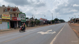 Cần sang gấp 1012m2 đất ở ngay chợ, trường học cấp 2 - 3 tiện xây nhà ở. Giá 180 triệu