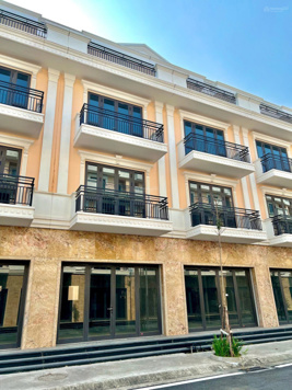 Bán căn nhà 4 tầng hoàn thiện mặt ngoài cho thuê 18 triệu/ tháng vị trí trung tâm LH: 0587 532 894
