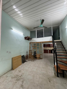 Cho thuê nhà 50m2 có 1 gác xép, sẵn điều hoà