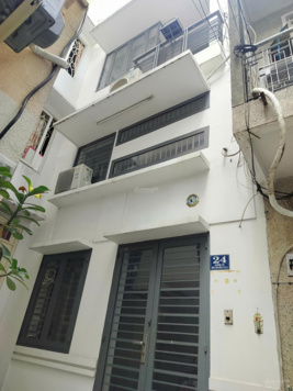 Cho thuê nhà chính chủ 1 trệt 1 lửng 1 lầu 77m2 (2PN, 2WC, Nội thất cơ bản)