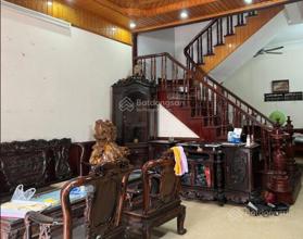 Cho thuê nhà tổ 20, đường 7m ô tô đỗ cửa diện tích 50m2 nội thất đồ gỗ tiện nghi