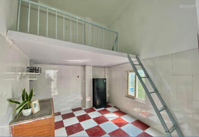 Phòng trọ cửa sổ thoáng gác cao ko đụng đầu sẵn NTCB ngay khu sân bay