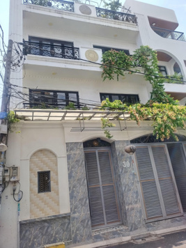 Cho thuê nhà riêng, căn đôi, DT 215 m2, DTSD trên 600m2, có thương lượng cho KH thiện chí