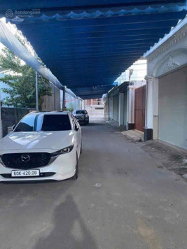 Cho thuê nhà nguyên căn 1T 1 lầu 2PN 2 toilet. Đậu xe hơi trước nhà, KDC Tân Phong