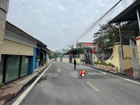 Chính chủ cần bán nhà cấp 4 DT 100m2, mặt đường xóm Mít, Hùng Thắng, Hạ Long. Ô tô đỗ cửa, sân rộng