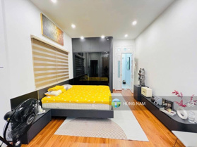 Bán nhà Dương Văn Bé- Quận Hai Bà Trưng- nhà dân xây- ô tô đỗ cửa- kinh doanh- lô góc ba mặt thoáng