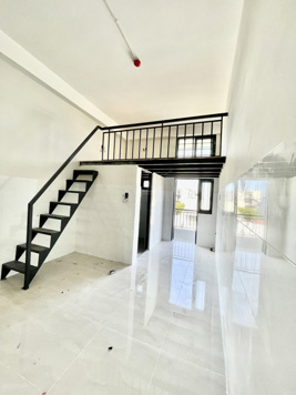 Phòng mới 30m2 - gần khu CNC trường FPT - Hutech Marketing có gác máy lạnh - view ban công