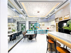 Giá tốt chưa từng có, nhà 3 lầu, DT 5m x 22,5m, giá 10.5 tỷ có gara xe hơi - Video review chi tiết