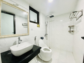 Ban công siêu thoáng có máy giặt riêng ngay Bưởi - Lạc Long Quân - Võng Thị full đồ giá tốt