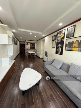 Cho thuê căn hộ 2PN, 94m2 tầng cao view hồ biển cực đẹp, full NT