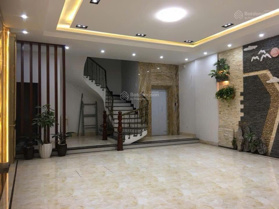 Cho thuê tòa nhà thang máy nguyên căn phố Đặng Vũ Hỷ Long Biên, trụ sở, VP Cty, trung tâm. 25tr/th