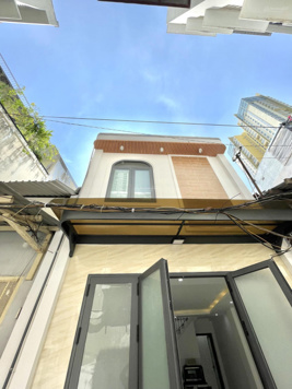 Nhà nguyên căn mới 100% siêu đẹp 3PN - 2WC / 1 trệt 1 lầu sẵn 3 máy lạnh / 4x13