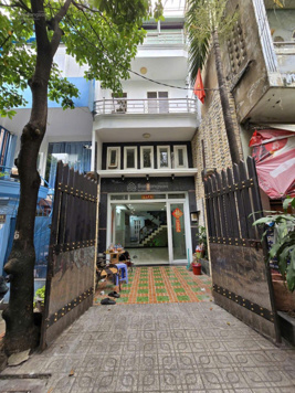 Nhà 2 MT trước sau Phan Đình Phùng ngay công viên. DT 4mx16m. Đúc 3.5 Tấm đẹp, ở ngay. Giá 10 tỷ TL