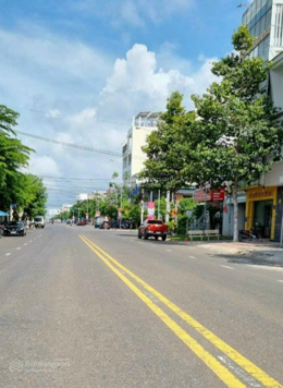 Cần bán lô góc 2 mặt tiền 530m2 đường lớn Võ Văn Kiệt vô cùng thuận lợi đầu tư kinh doanh mua bán