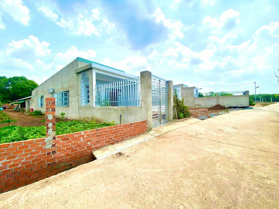 Bán rẻ lô đất mặt tiền đường 42m (5X55=275M2), SHR, TTT xã, trường chợ sầm uất 290tr