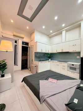 Hẻm xe hơi vip khu đồng bộ khu Nguyên Hồng DT 4.3x13.5m 5 tầng 7 phòng ngay Phạm Văn Đồng