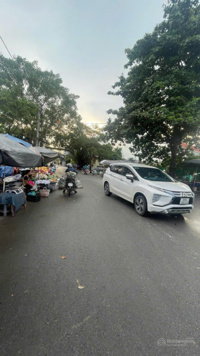 Lô góc cạnh chợ, kinh doanh. Bán 100m đất tại Liên Nghĩa, Văn Giang, đường atphalt 2 ô tô tải tránh