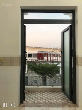 Nhà mặt tiền, 1 trệt, 1 lầu, Hàng xóm thân thiện, gần trường học, bệnh viện, giá hấp dẫn dịp Tết