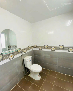 Bán nhà lầu mới đẹp lộ oto gần chợ an cư tặng nội thất sổ Hồng hoàn công tiện ở kinh doanh