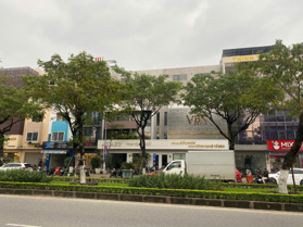 Cho thuê tòa nhà 5 tầng mặt tiền Nguyễn Phước Lan. Sát cầu Hòa Xuân