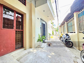 Hạ 650tr, 3.65m x 11.5m x 2 Tầng, Xe hơi đỗ cửa, Vị trí đẹp