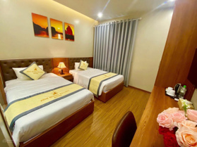 18 tỷ căn khách sạn 19 phòng cách bãi tắm Bãi Cháy hơn 100m, sẵn sổ đang cho thuê 40 tr/tháng