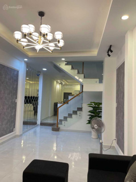 Chính chủ bán nhà mặt tiền đường Hồ Bá Kiện - Tô Hiến Thành, Quận 10. 4.10x17m 3 lầu ST