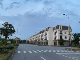 Cơ hội sở hữu nhà phố khu đô thị phía Tây thị trấn Thắng đường 28m chỉ 3, x tỷ