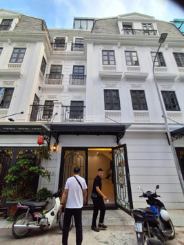 Cho thuê liền kề Iris Garden Trần Hữu Dực. DT 60m2, 5 tầng, MT 5m, có điều hoà. Giá 32 triệu