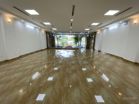 Cho thuê tòa nhà mặt phố Trường Chinh. Vị trí đẹp. DT 160m2, MT 7m, 9 tầng 1 Hầm , thang máy. 120tr