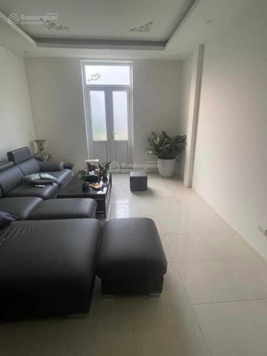 Cho thuê nhà Làng Việt Kiều Mỗ Lao, DT 130m2, 3 tầng. MT 10m, giá 33 triệu. Giao nhà ngay