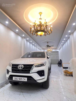 Gara ô tô 7 chỗ, thang máy, trung tâm Ngọc Thụy, 1 nhà ra đường 35m, kinh doanh