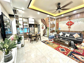 Gấp, Hoàng Quốc Việt, ô tô, thoáng trước sau, ngõ thông, ra phố gần, bãi xe, ở luôn, 39m2*5 tầng