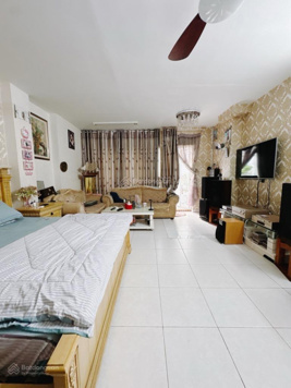 Bán KS 9 lầu đường Nguyễn Văn Quá, Q. 12, DT: 28x35m, CN: 937m, 112 phòng, chỉ 104 tỷ