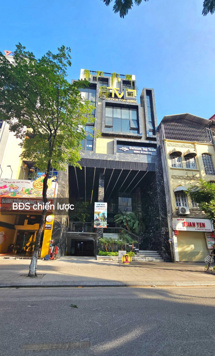 2 hầm + 9 nổi. Đội Cấn ngay Giang Văn Minh, đủ hoàn công + PCCC. Dòng tiền 10 tỷ/năm