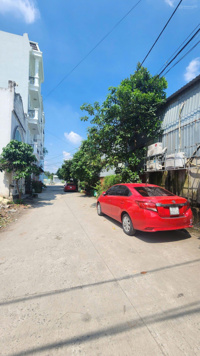 Đất lô góc 2 mặt tiền hẻm 10m vào 1 trục Thạnh Lộc 19 gần Sông Sài Gòn - ngã tư Ga. DT 9.92m x 11m