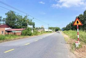 Chú 9 tl nhanh lô đất nằm ngay điểm giao của 3 đường chính của Đồng Phú- BP. 205m2 giá chỉ 327tr