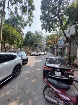 Cho thuê nhà biệt thự phô Trần Bình. DT 120m, xây dựng 85m, 4 tầng, lô góc, nhà mới. 42 triệu