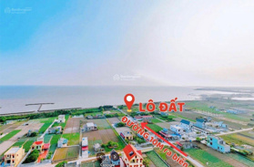 Chủ cần tiền bán nhanh lô đất có tiềm năng sinh lời cực cao đối diện bãi tắm thị trấn Quất Lâm