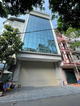 Cho thuê tòa nhà Huỳnh Thúc Kháng Nguyên Hồng, DT 80m2*8 tầng, thông sàn, thang máy, mới 100%, 60tr