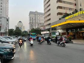 Cho thuê nhà mặt phố Trần Huy Liệu. DT: 200m2x2 tầng. MT: 10-20m ( lô góc )