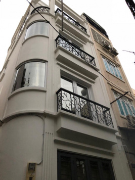 Cho thuê nhà đẹp 3PN, 4WC trung tâm Quận 1, tổng DT 120m2, giá 15tr/tháng, LH 0908 692 218