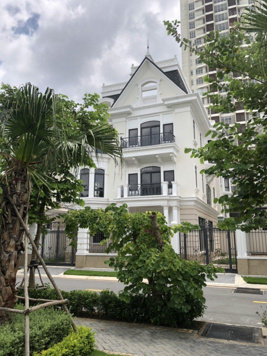 Bán biệt thự đơn lập 15x20m 1 trệt 2 lầu view công viên, giá 80 tỷ, sổ hồng riêng. LH 0916 592 969